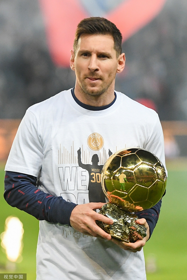 桑德兰悍将诺亚·萨迪基跑动能力惊人。（桑德兰猛将诺亚·萨迪基展现惊人跑动能力）