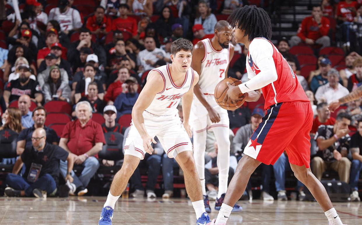 15战13负，战绩西部排倒数，4大新援集体翻车！主帅赢麻了（开季15战13败，西部垫底，四大引援集体失准，主帅成最大赢家）