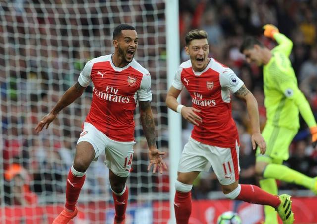 半场战报：那不勒斯1-0尤文，霍伊伦7分钟闪击，内雷斯助攻（半场快报：那不勒斯1-0领先尤文，霍伊伦第7分钟破门，内雷斯送出助攻）