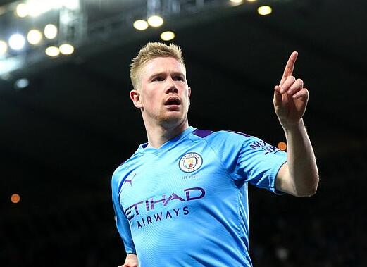 奇招！巴拉多利德球员防守中亲吻对手，后者挥拳反击遭红牌罚下（巴拉多利德球员防守时突袭亲吻，对手挥拳回击吃到红牌）