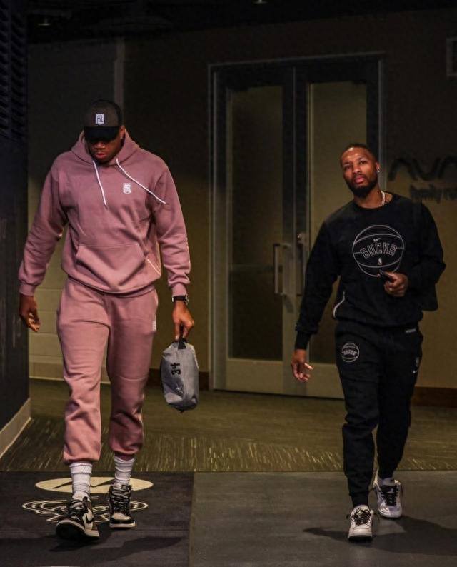 湖人浓眉哥篮下统治球队获胜（浓眉内线碾压助湖人告捷）