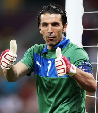 湖人最新动态：东契奇二胎将至，保罗加盟呼声高，迎战猛龙阵容更新（湖人快讯：东契奇即将迎来二胎，保罗加盟呼声高涨，战猛龙阵容有调整）