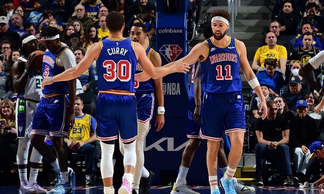 前锋关键进球锁定胜局（前锋破门奠定胜局）