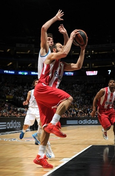 迪亚斯本赛季19场已送出6次助攻，超过上赛季整个赛季（迪亚斯本季19场6助攻，已超过上赛季整季数据）