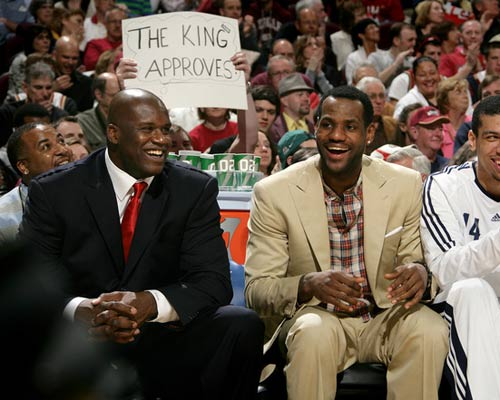 荣耀加身！大连可为夺季军直通中乙，教练球员揽获多个奖项（载誉而归！大连可为摘得季军直升中乙，教练与球员收获多项殊荣）