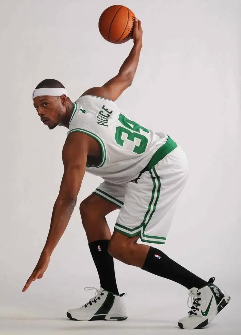 卡拉布里亚：去希腊后米兰的比赛我每场都看，一场都没落下（卡拉布里亚：去希腊后我场场观看米兰比赛，无一遗漏）