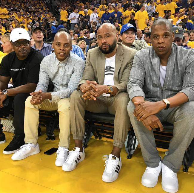 布冯：意大利国家队已经展现出了复苏和积极的迹象（布冯：意大利队已显现复苏势头与积极气象）